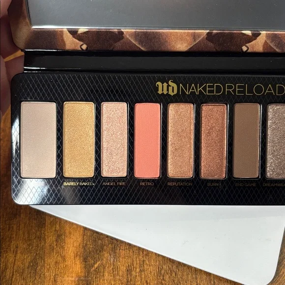 🔥 URBAN DECAY Naked Reloaded Palette in Rich Browns and Golds- NEW IN BOX - Picture 6 of 8